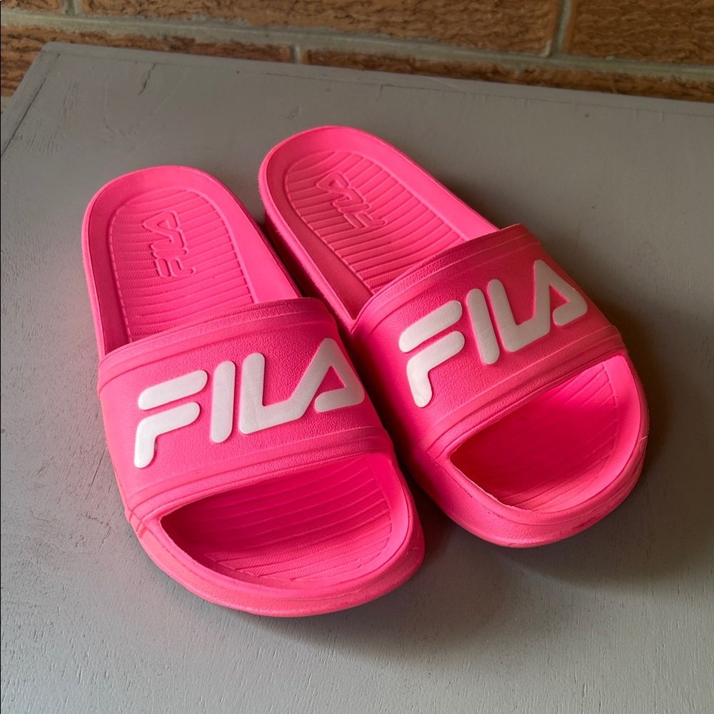 Fila hot pink women’s slide sandals size 6